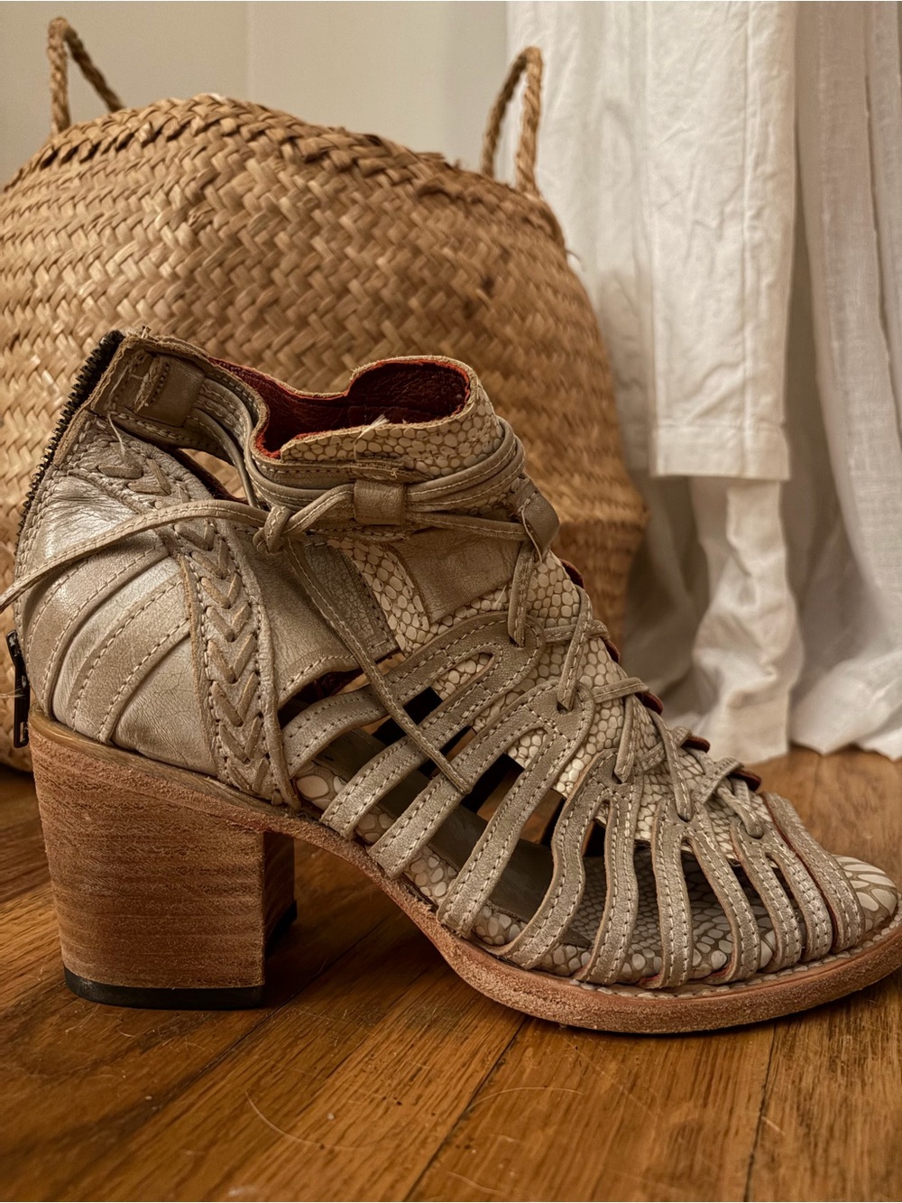 Women’s Freebird Wazee Heels Sandals Size 7 (fits size 8.5-9). Worn once. - Picture 9 of 9